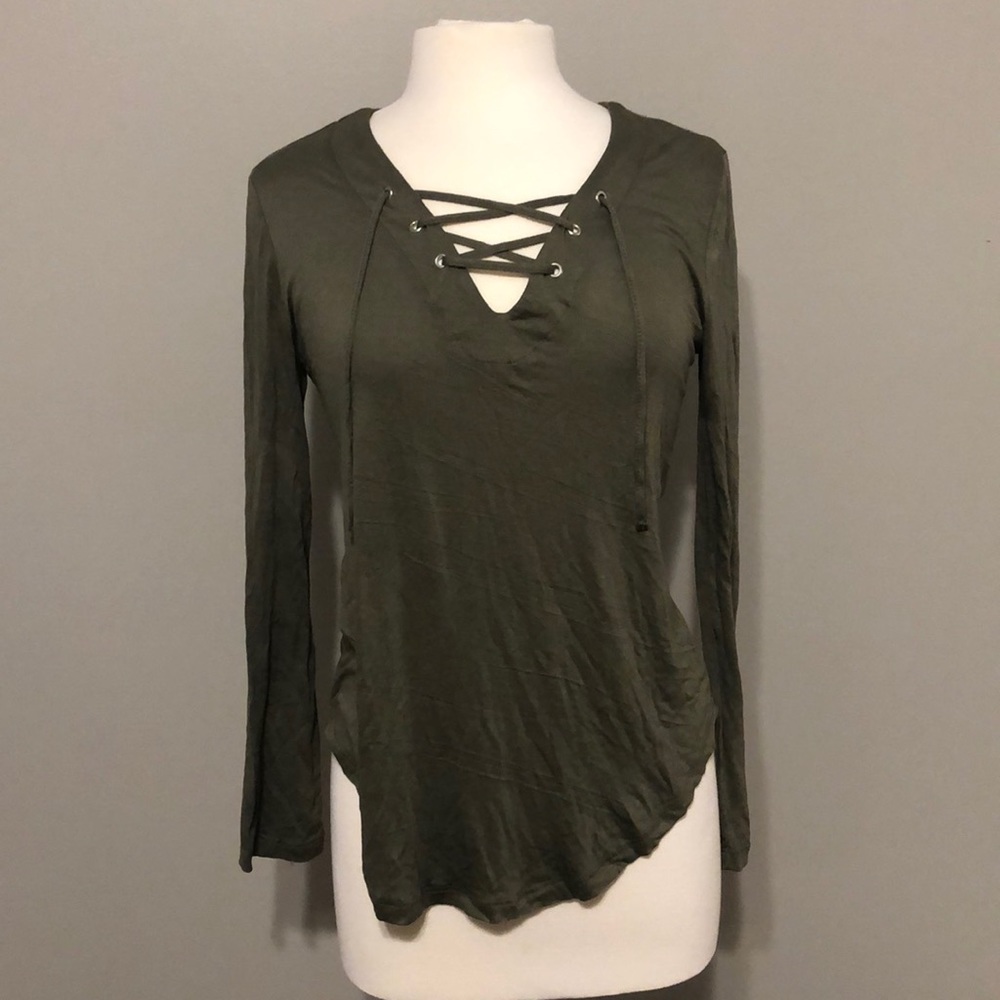 super cute long sleeve green top